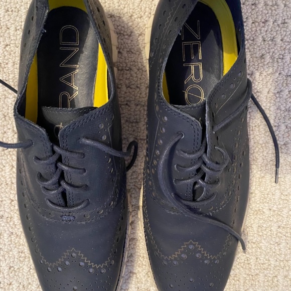 Men’s, Cole Hahn, navy, lace up shoe, great condition, 8.5. - Picture 2 of 3
